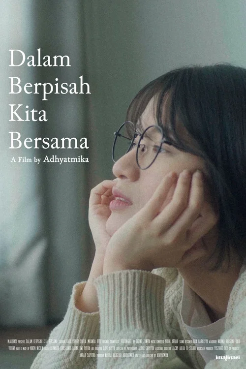 Dalam Berpisah Kita Bersama постер
