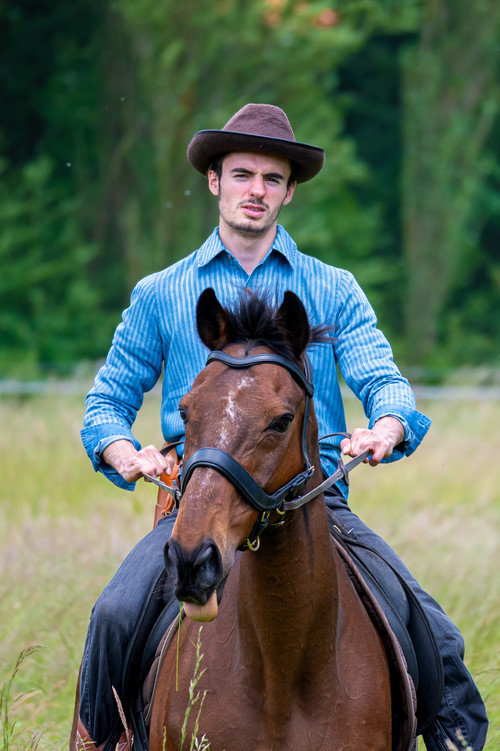 ON HIS WAY постер