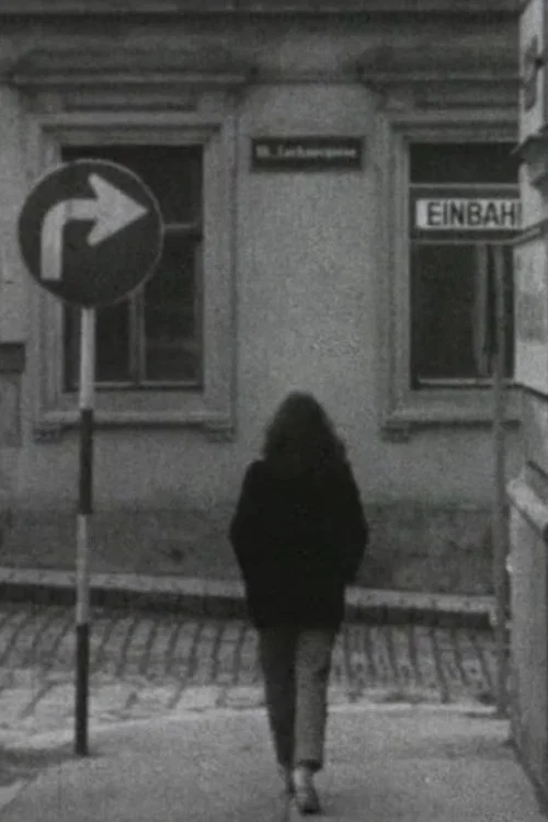 Gertrude Stein hätte Chaplin gerne in einem Film gesehen, in dem dieser nichts anderes zu tun hätte, als eine Straße entlang und dann um eine Ecke zu gehen, darauf die nächste Ecke zu umwandern usw. von Ecke zu Ecke постер