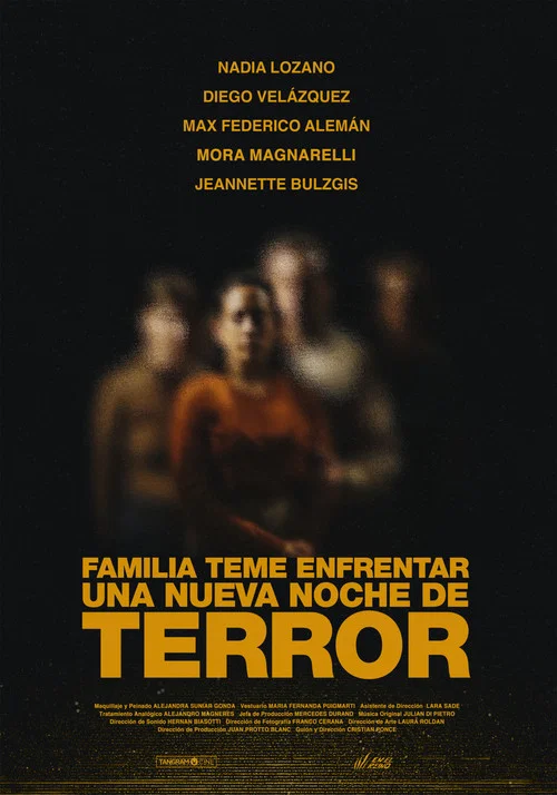 Familia teme enfrentar una nueva noche de terror постер