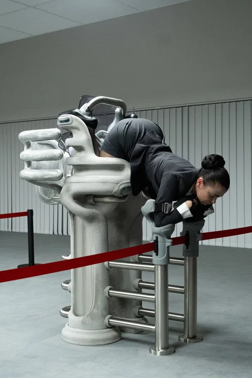 Premium Economy постер