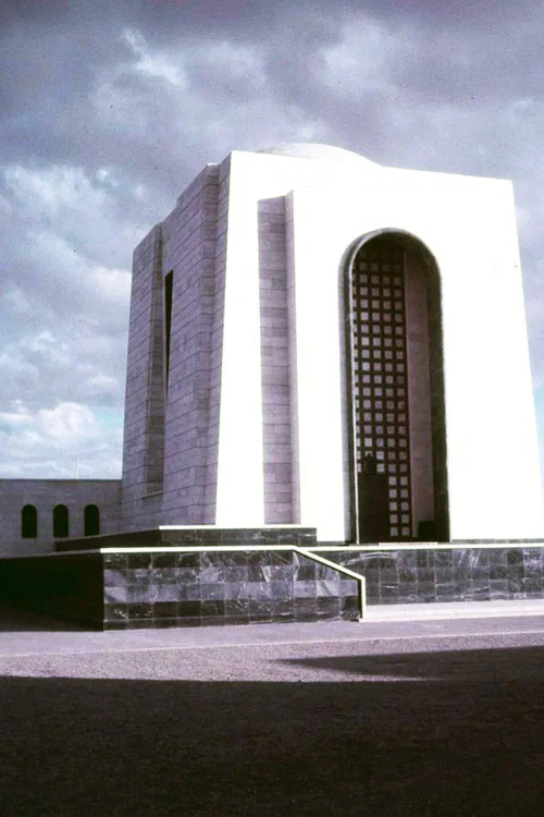 مراسم خاکسپاری رضاه شاه постер