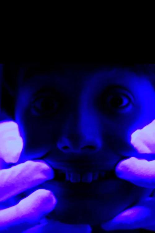 Glow постер