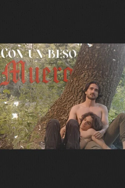Con un beso muero постер