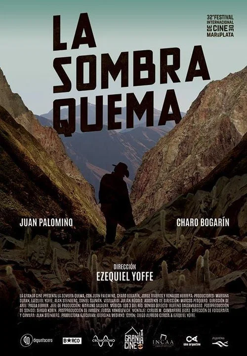 La sombra quema постер