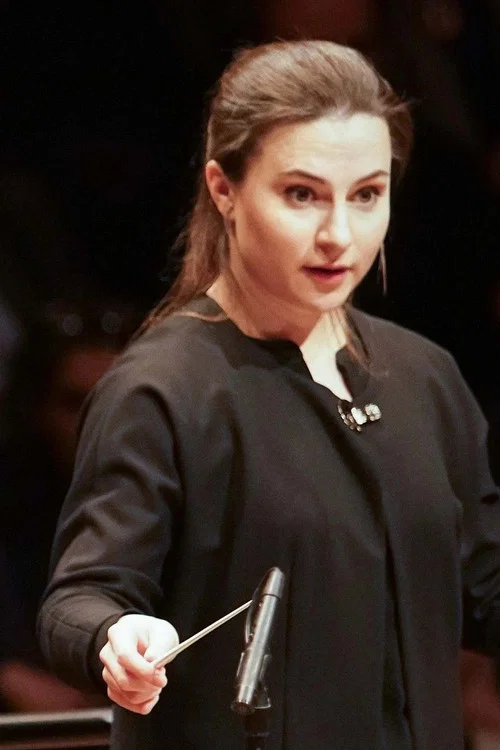 Liubov Nosova dirige le Paris Mozart Orchestra La Maestra 2024 постер