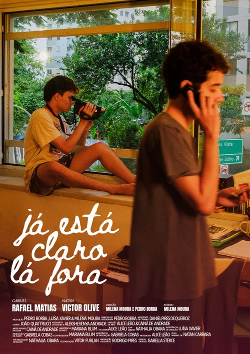 Já Está Claro Lá Fora постер