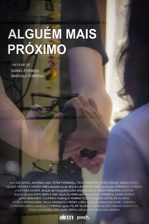 Alguém Mais Próximo постер