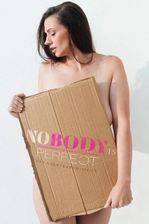 No Body is perfect – Das Nacktexperiment постер