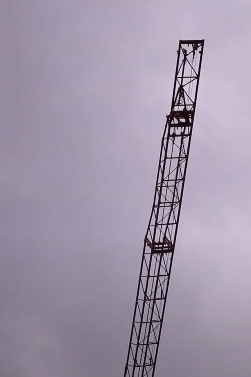 the building being built постер