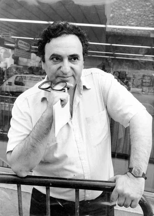 Retrato de Juan José Saer постер