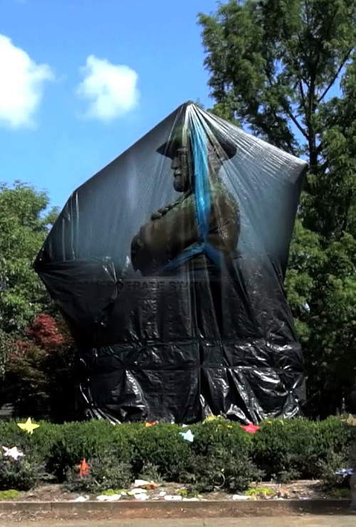 La statue de Robert E. Lee à Charlottesville постер