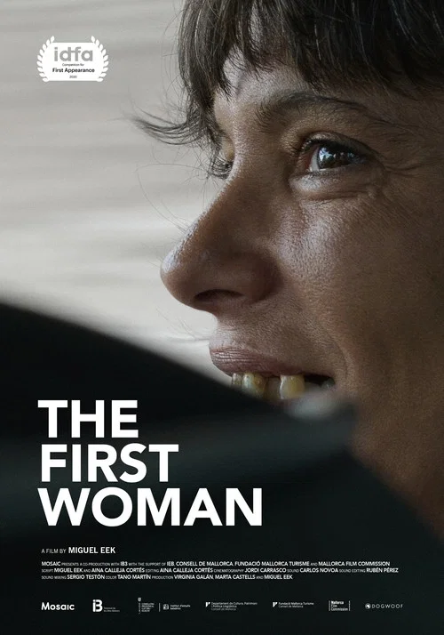 La primera mujer постер