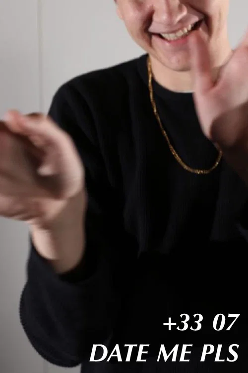 +33 07 DATE ME PLS постер