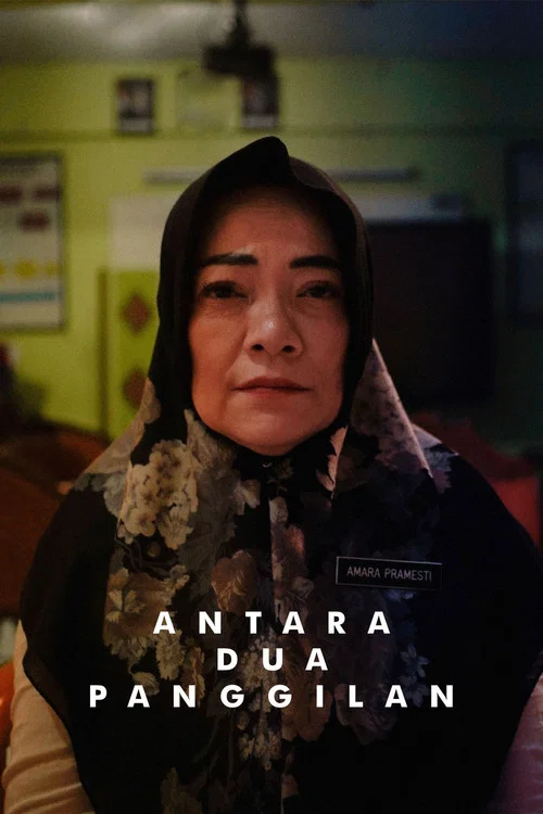 Antara Dua Panggilan постер