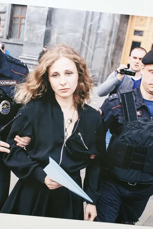 Pussy Riot: Can You Fight With Paper Planes постер