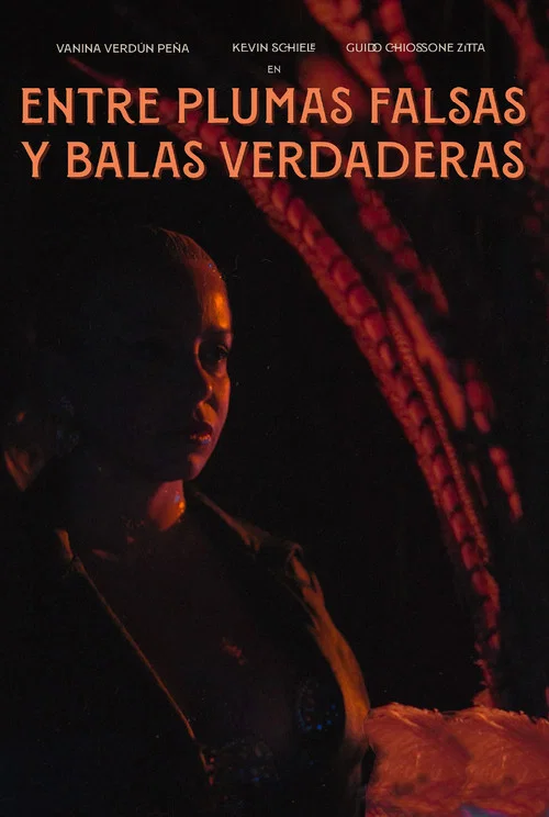 Entre plumas falsas y balas verdaderas постер