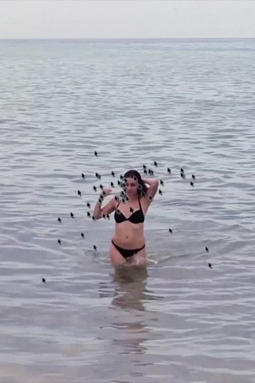 Hot Beach Babe Aims to Please постер