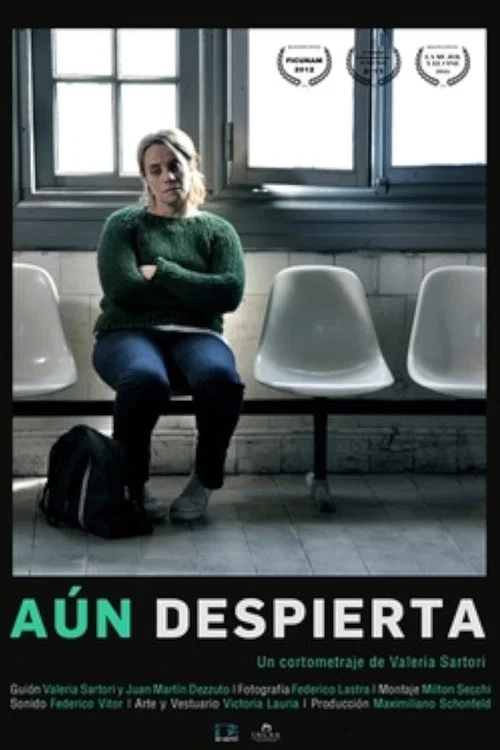 Aún despierta постер