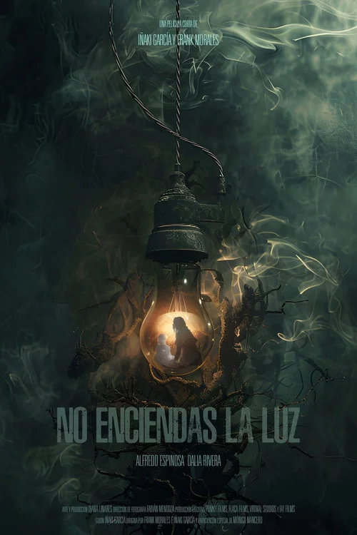 NO ENCIENDAS LA LUZ постер