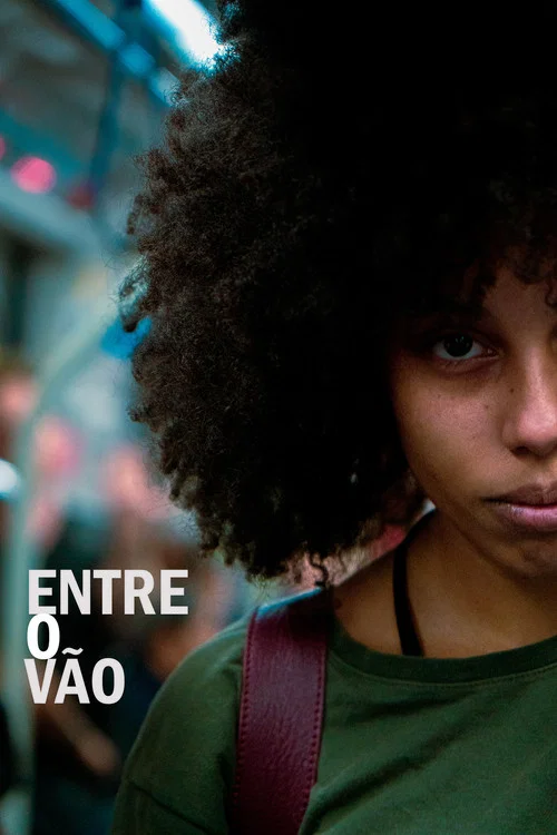 Entre o vão постер