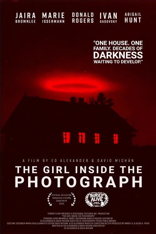The Girl Inside The Photograph постер