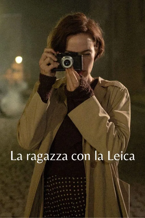 La ragazza con la Leica постер
