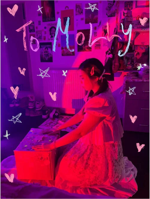 To Molly постер