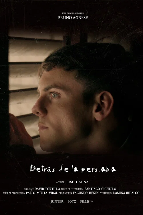 Detras de la persiana постер
