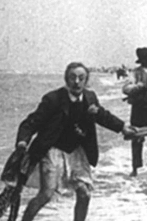 De mésaventure van een Fransch heertje zonder pantalon aan het strand te Zandvoort постер